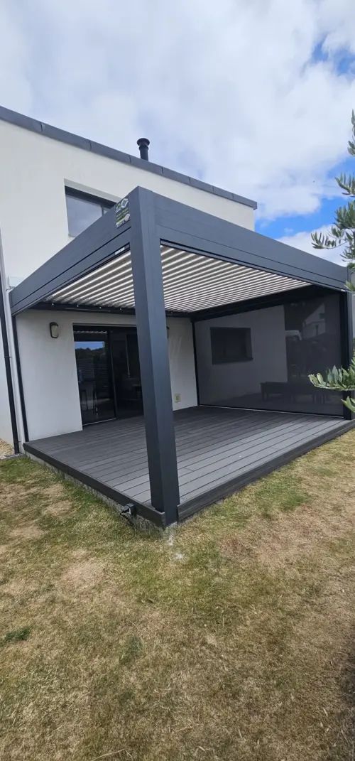 pergola bioclimatique avec leds et stores MT AUTOMATISMES